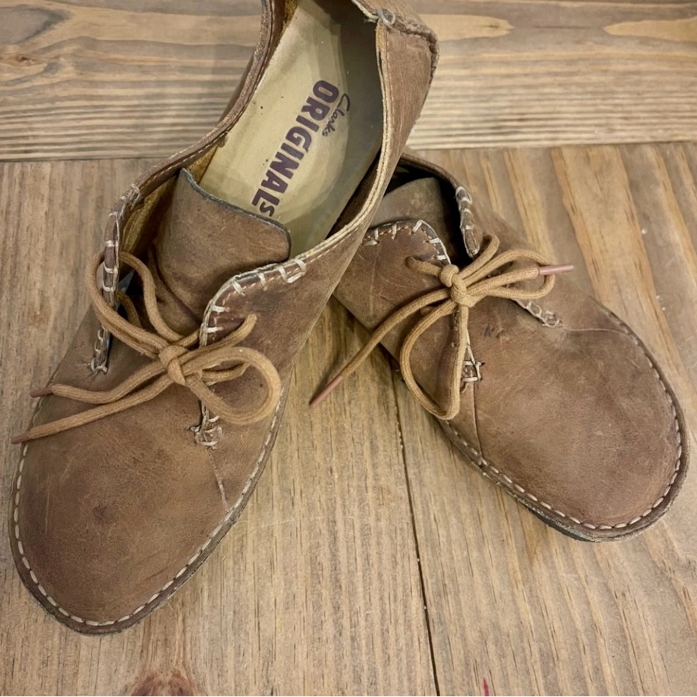 Super cool Clark’s Chukka Flats, size 10 - Picture 2 of 8